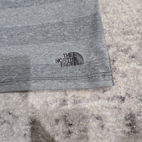 The North Face FlashDry Athletic Top Small Gray Black Running Tee - Picture 2 of 12
